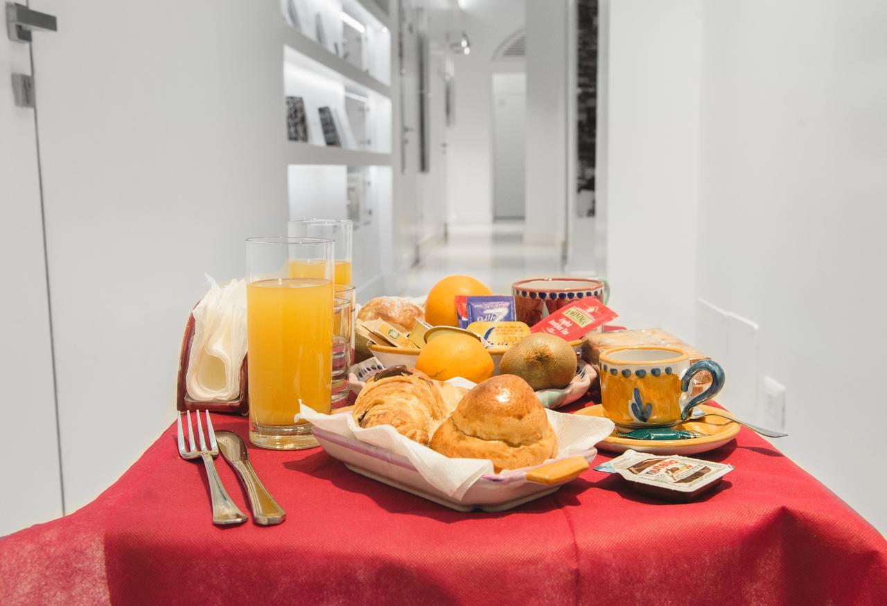 Chiaia 197 Deluxe Residence Наполи Екстериор снимка