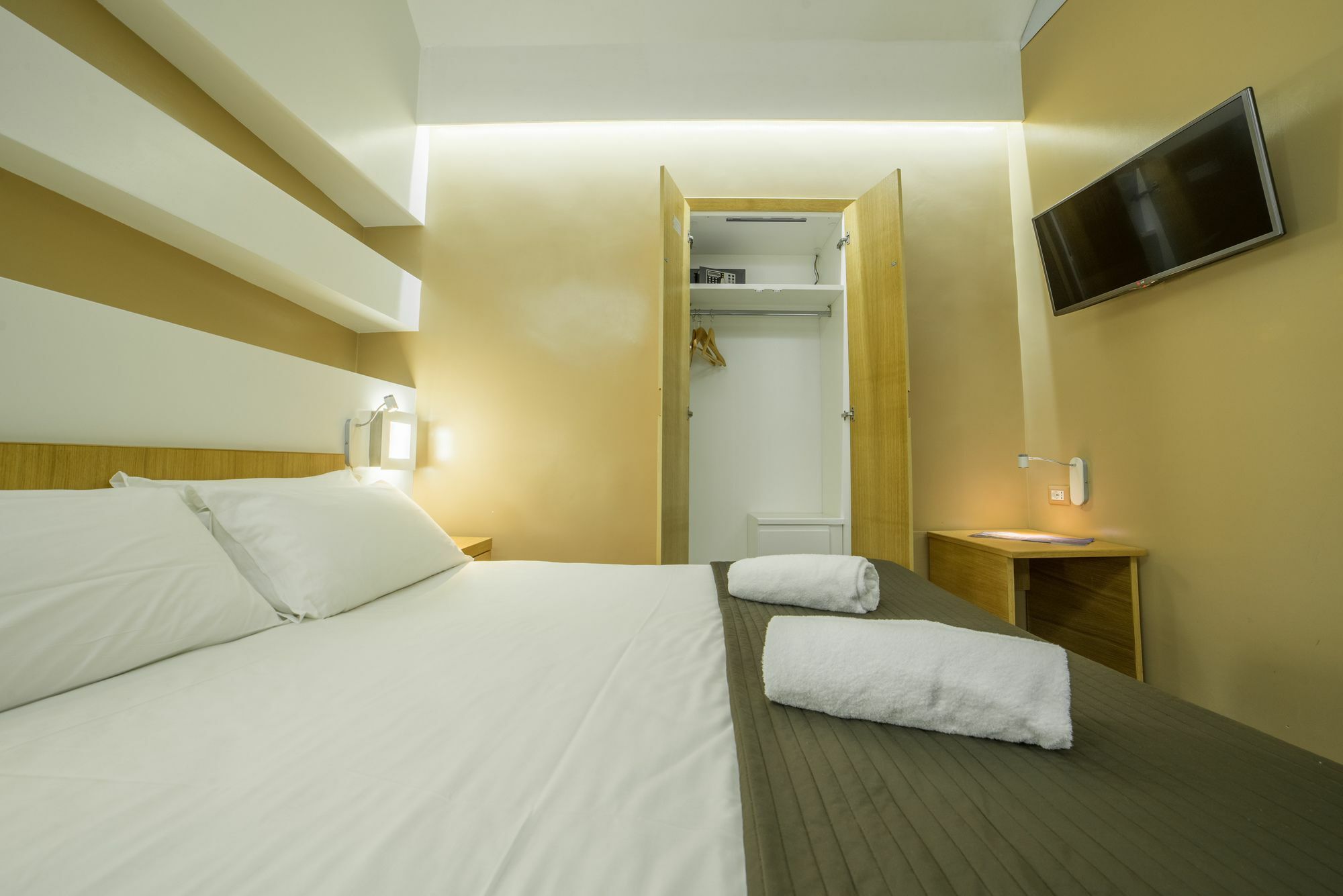 Chiaia 197 Deluxe Residence Наполи Екстериор снимка